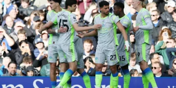 Manchester City hedh tutje Chelsean në Londër dhe kërcënon Arsenalin