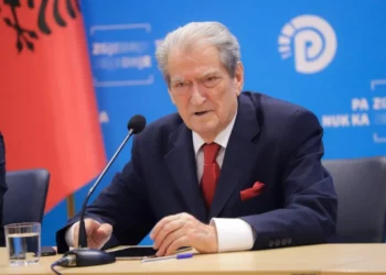 “Lobistët e fshehën Konferencën me BE-në”/ Berisha: Delegacioni i BE në Tiranë të informojë për procesin e kapitujve