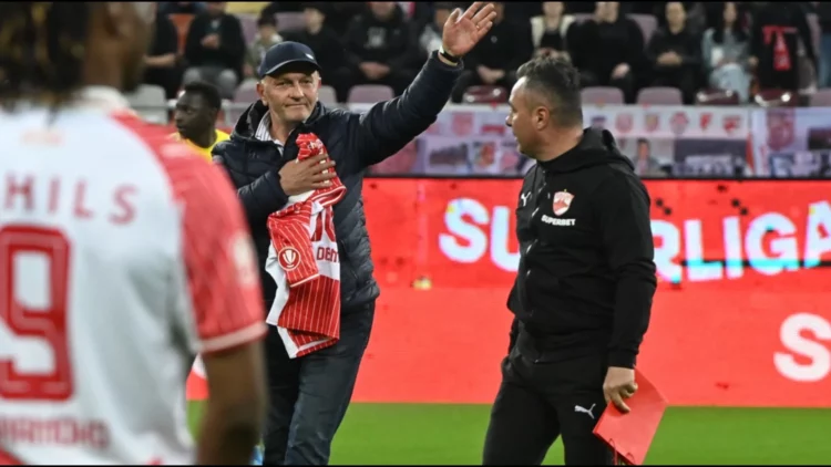 Sulejman Demollari kthehet në Rumani, legjendës së futbollit shqiptar i rezervohet një nderim special