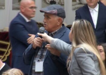 Minatori emigrant përplaset me Ballën te Samiti i Diasporës: Këtë vend nuk e ndërtoni ju, por diaspora