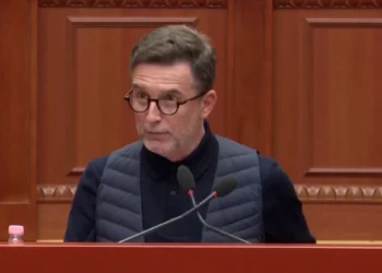 “Vendosini fre abuzimit”/ Braçe ‘sulmon’ ministrin Salla: Si i hiqni naftën fermerëve në këtë kohë krize?