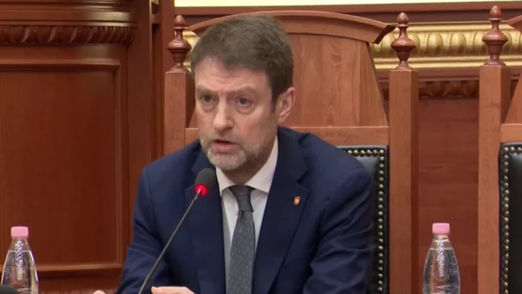 Ministri i Jashtëm pas njoftimit të Ambasadës: S’ka arsye për alarm/ PD: Të mblidhet Këshilli i Mbrojtjes!