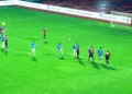 Superliga në ‘zjarr’: Penallti e kontestuar, 1-1 mes Flamurtarit dhe Tiranës, grushte në Shkodër