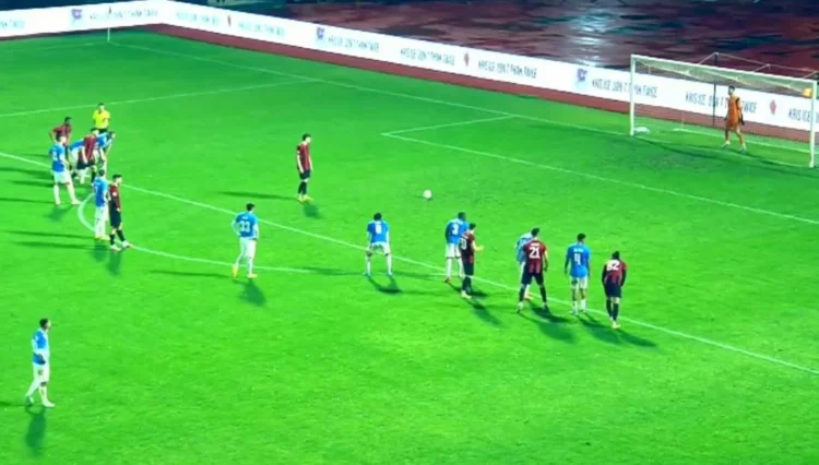 Superliga në ‘zjarr’: Penallti e kontestuar, 1-1 mes Flamurtarit dhe Tiranës, grushte në Shkodër