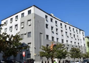 Radhë për ndarje në Durrës, gjykata vonon proceset e divorcit