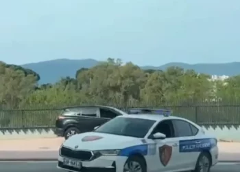 Nën forca të shtuara policie, Ivanka Trump lë vilën qeveritare, shkon në Zvërnec për flamingot