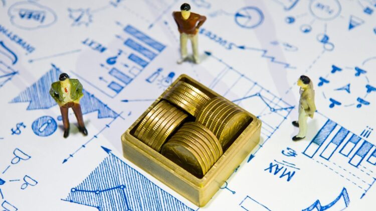 Edhe kapitali po “emigron”, investimet shqiptare jashtë vendit arritën rekord të ri vitin e kaluar