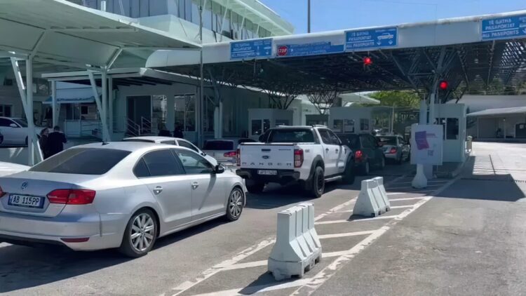 Fluksi i Pashkëve rëndon Kakavijën, kontrollet e reja në palën greke zgjasin pritjen