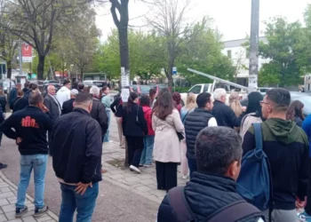 Nga sot reduktohet me 40% transporti publik në të gjithë Shqipërinë, kaos në stacionet e autobusëve