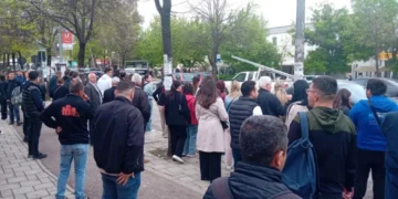 Nga sot reduktohet me 40% transporti publik në të gjithë Shqipërinë, kaos në stacionet e autobusëve