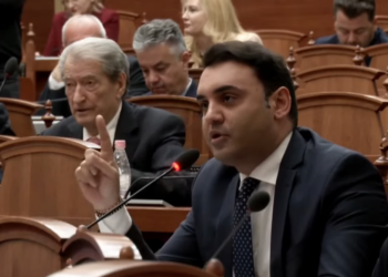 ‘Po gënjeni hapur për integrimin‘/ Këlliçi: E keni kthyer Shqipërinë në qendër të pastrimit të parave