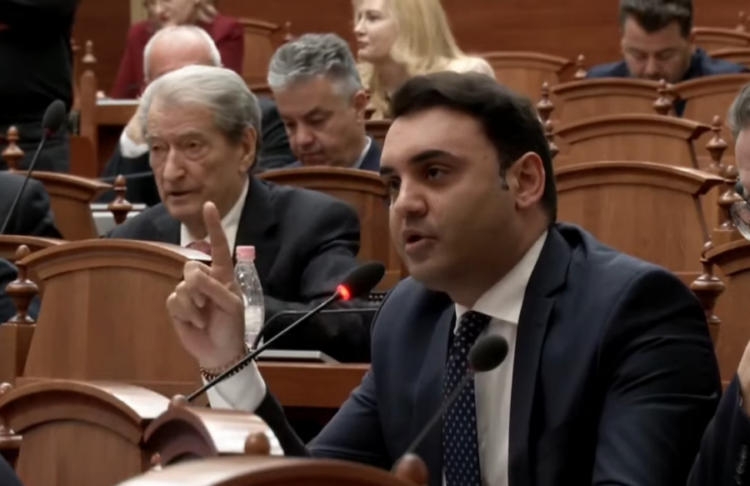 ‘Po gënjeni hapur për integrimin‘/ Këlliçi: E keni kthyer Shqipërinë në qendër të pastrimit të parave