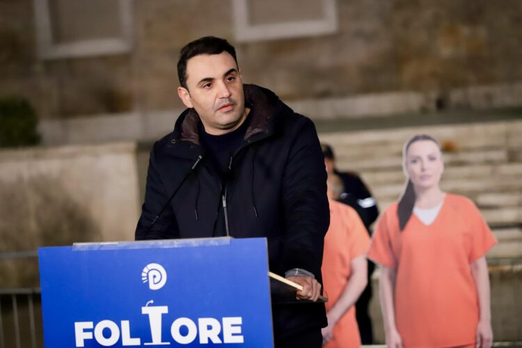 Kryeministri dje në Lezhë, Këlliçi denoncon: Policia shoqëroi dy persona se kishin frikë se protestonin kundër Ramës!