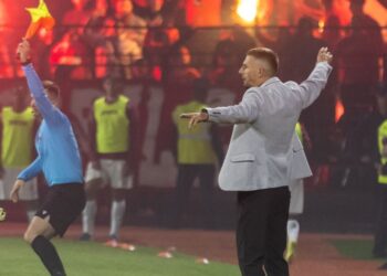 Pretendime ndaj gjyqtarëve/ “E fituam ndeshjen tonë”, reagimi i trajnerit Kërnaja pas ndeshjes me Vllazninë