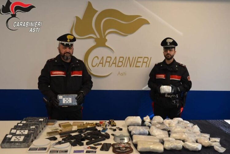 Drejtonte rrjetin e trafikut, shqiptari kapet me 22 kg kokainë dhe arsenal armësh