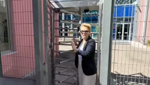 Monika Kryemadhi paraqitet në SPAK, ironizon Prokurorët: Do thonë ‘i kemi vënë në hekura…’