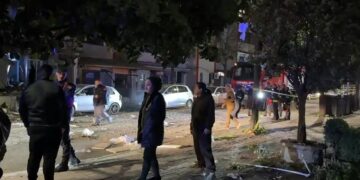 Lezha tronditet nga një shpërthim i fuqishëm, biznese dhe automjete të dëmtuara