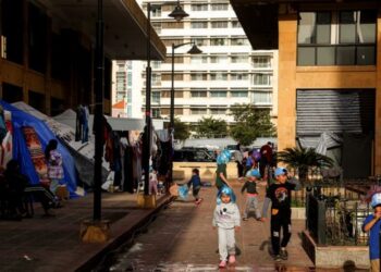 Mijëra libanezë rikthehen në shtëpitë e tyre, ndërsa armëpushimi me Izraelin hyn në fuqi