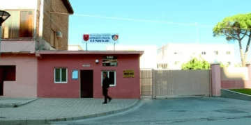 Kishin sherr për pronën, i djeg makinën, kapet autori dhe zbulohet porositësi