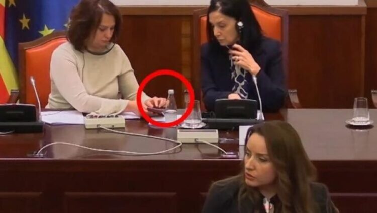 Gjuha shqipe ‘ndez’ Kuvendin e Maqedonisë së Veriut, deputetja shqiptare bllokon seancën