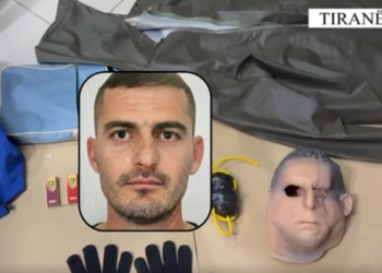 Arrestohet 37-vjeçari në Paskuqan, në momentin e ndalimit mbante maskë silikoni dhe… (Emri)