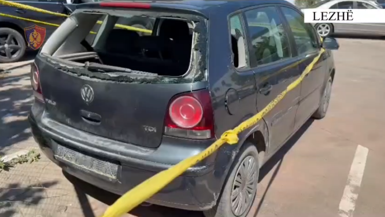 Mjeti me qira bllokoi rrugën/ Policia e Lezhës gjen provat makinat me të cilat u ekzekutua çifti Mujeci