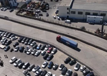 Kamionistët paralajmërojnë protesta, shkak çmimi i naftës, pritet bllokimi në Portin e Durrësit dhe pikat kufitare