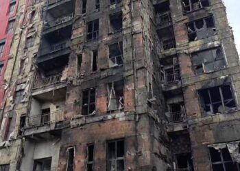 Zjarri te komplelsi “Arlis”, banorët e prekur nënshkruajnë një peticion me 10 kërkesa urgjente