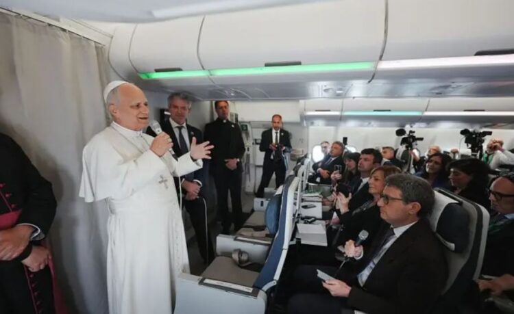 Papa i bën thirrje SHBA-së dhe Iranit: Rikthehuni në tryezën e paqes, mos kërcënoni me luftë