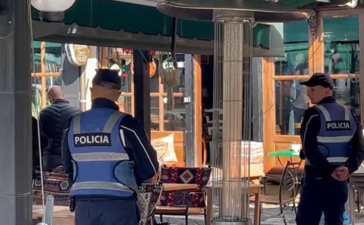 Sherr me thika mes pronarëve të lokaleve në Korçë, 3 persona përfundojnë në spital