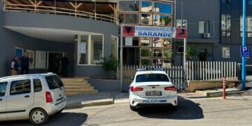 Plagosi me thikë 26-vjeçarin në Sarandë, shpallet në kërkim autori (Emrat)