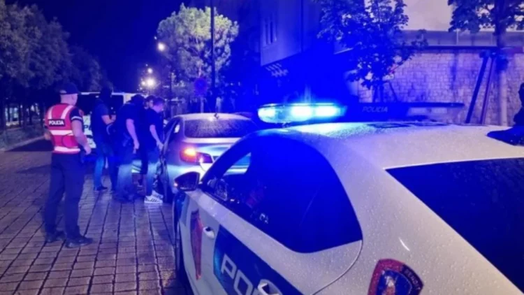 Kërcet arma në Laç, në shënjestër një pronar karburanti, shpallen në kërkim babai dhe 2 djemtë e tij