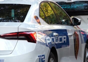 Qëlloi me armë zjarri dhe plagosi një person gjatë një konflikti, shpallet në kërkim 26-vjeçari