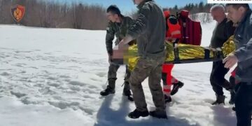 Shkoi për të rregulluar defektin, punonjësi i kompanisë celulare “ONE” gjendet i shtrirë pranë antenave