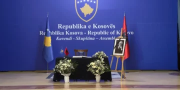 Ndarja nga jeta e akademikut Rexhep Qosja, Kuvendi i Kosovës mban homazhe në nderim të veprës së tij