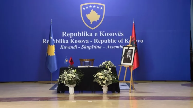 Ndarja nga jeta e akademikut Rexhep Qosja, Kuvendi i Kosovës mban homazhe në nderim të veprës së tij