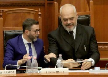 “Lloj-lloj maskarenjsh që…”-Rama ndryshe nga Braçe: Në Shqipëri bëhet pastrim parash nga mëngjesi në darkë