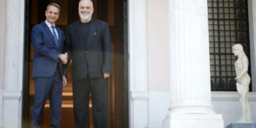 Takimi me Mitsotakis, tallet mediat greke: Rama ishte veshur sikur po vinte për të pirë një gotë me Mitsotakis, edhe qeni u habit