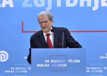 “Pallati u ndërtua jashtë çdo kondicioni nga klienti i Ramës”, Berisha: Digjet sikur të ishte kasolle