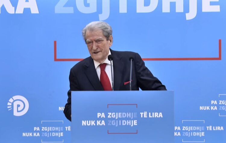 “Pallati u ndërtua jashtë çdo kondicioni nga klienti i Ramës”, Berisha: Digjet sikur të ishte kasolle