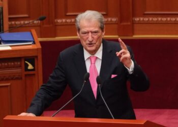 “Ta di targën”/ Berisha: Kryeministri Rama u akuzua në sallën e gjyqit se ka porositur vrasje! Ky është kryekriminel