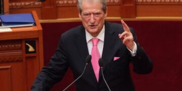 “Ta di targën”/ Berisha: Kryeministri Rama u akuzua në sallën e gjyqit se ka porositur vrasje! Ky është kryekriminel