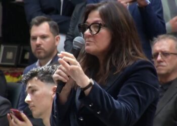 Emigrantja-Ramës: Jeni shumë larg realitetit, nuk erdha për të dëgjuar politikanët, por ju të na dëgjoni neve