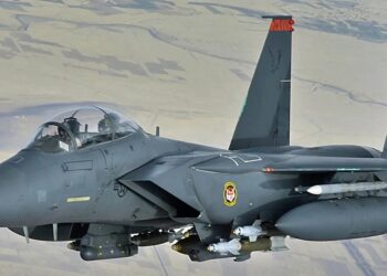 Amerikanët dhe iranianët në garë për të gjetur pilotin e zhdukur të F-15