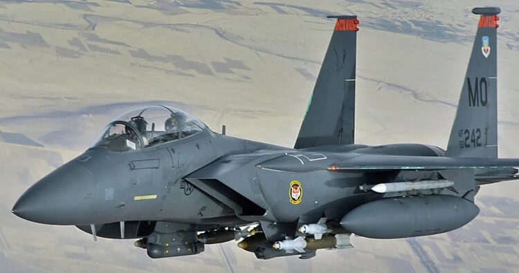 Amerikanët dhe iranianët në garë për të gjetur pilotin e zhdukur të F-15