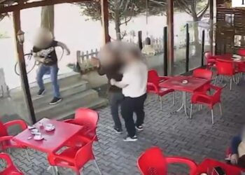 Panik në një lokal të Tiranës! 50-vjeçari tenton të vrasë me armë një 38-vjeçar (Video)
