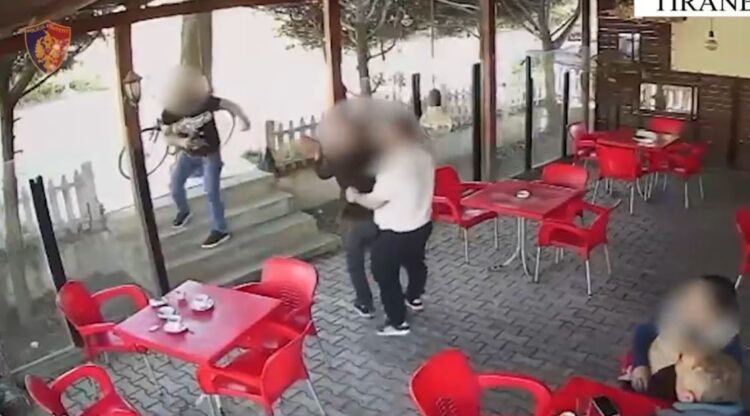 Panik në një lokal të Tiranës! 50-vjeçari tenton të vrasë me armë një 38-vjeçar (Video)