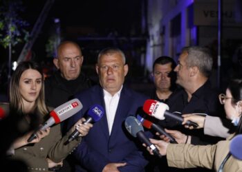 Çmendet babai i Arbër Hajdarit, nuk i plas se ku do rrinë banorët qe iu dogjën banesat nga faji i shtetit