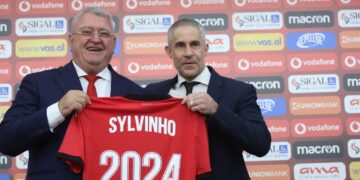 A do të vijojë Sylvinho? Duka zbulon bisedat me brazilianin, ja kur vendoset e ardhmja e trajnerit