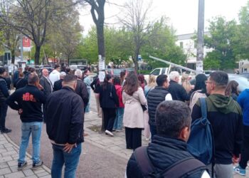 “Bashkia dhe qeveria heshtin”/ Teliti: Tirana është në prag paralize, nga ulja me 40% e transportit urban